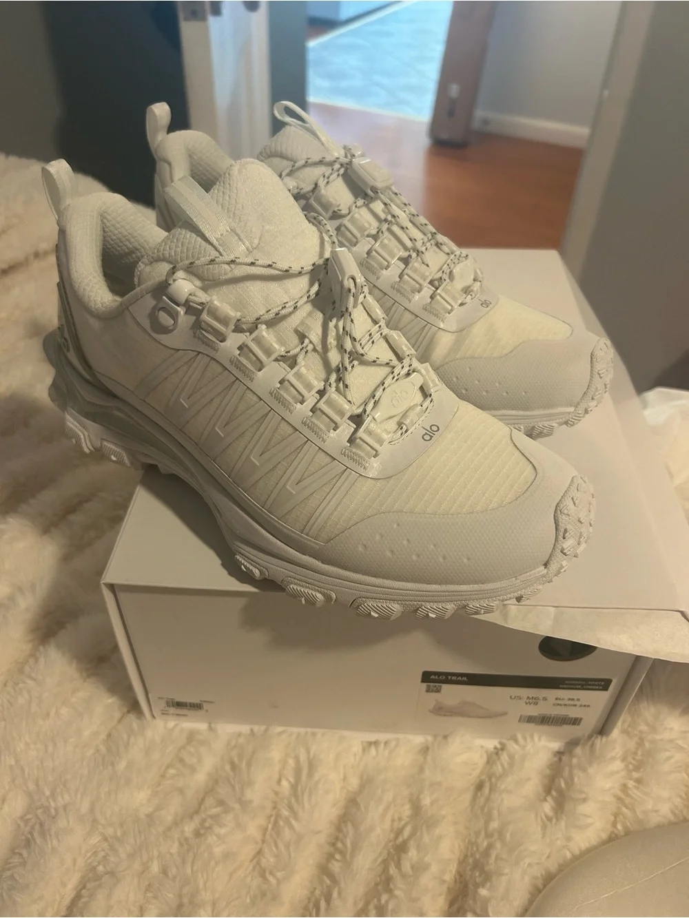 ALO Yoga Women's White Trail Sneakers